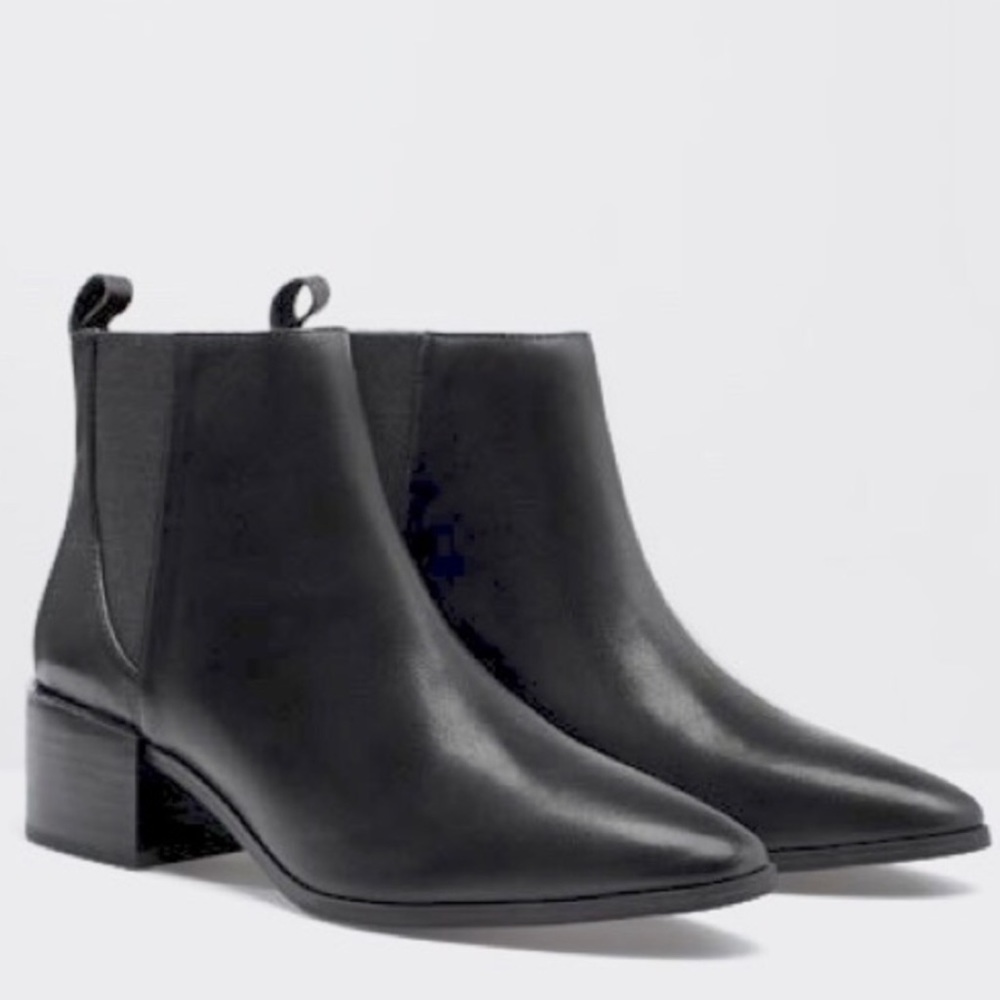 Zara leather ankle Chelsea boots